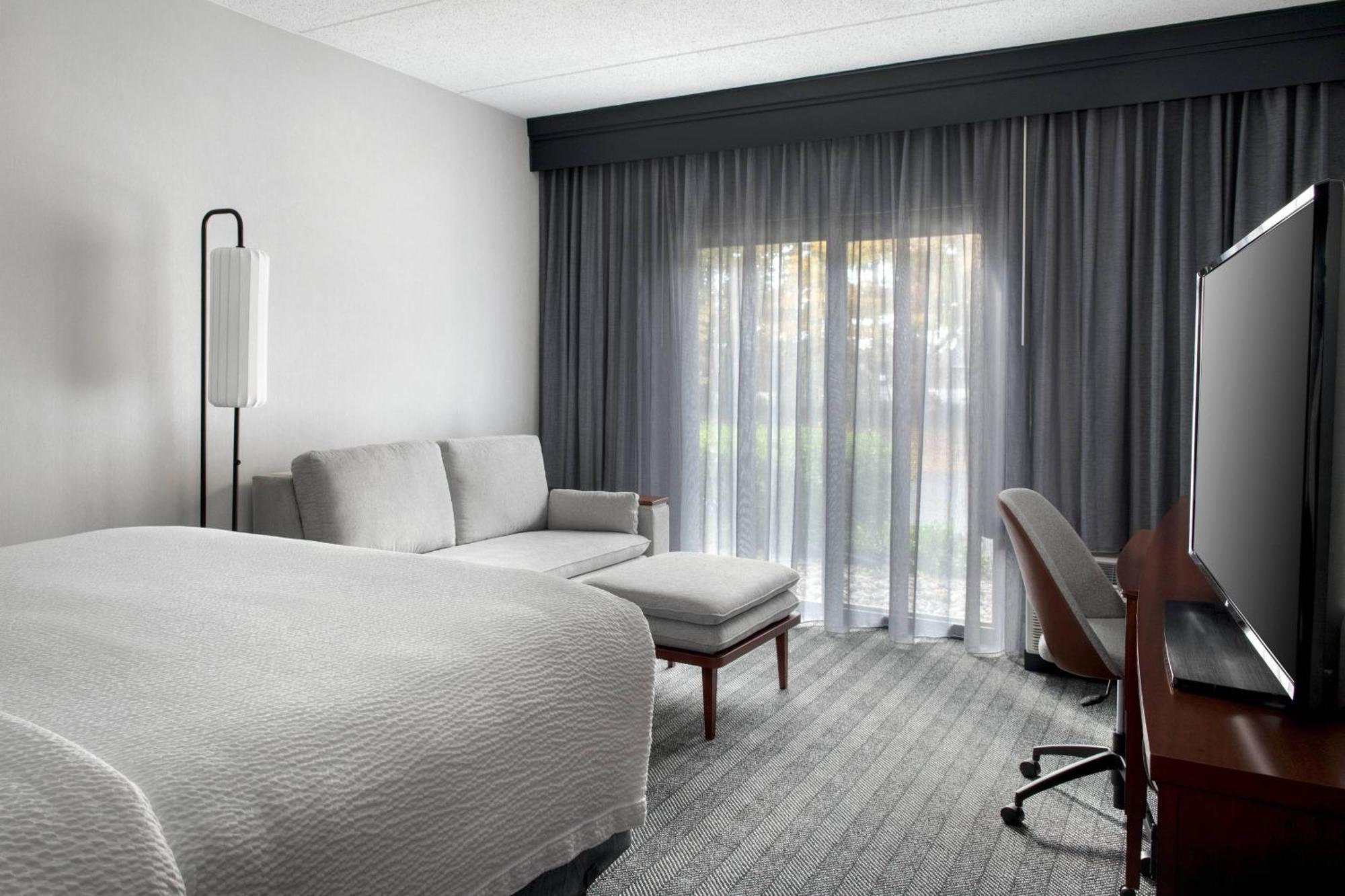 Courtyard By Marriott Poughkeepsie Hotel Exterior photo